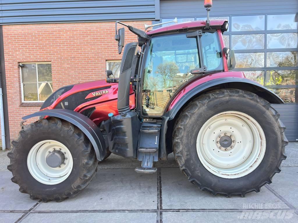 Valtra T 174 Versu Tractors