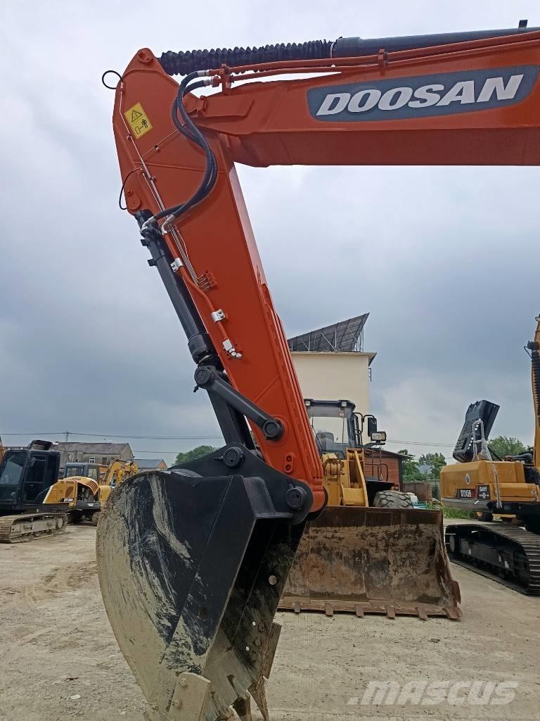Doosan DX 300 LC Crawler excavators