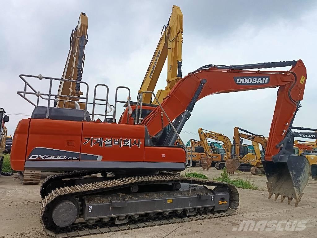 Doosan DX 300 LC Crawler excavators