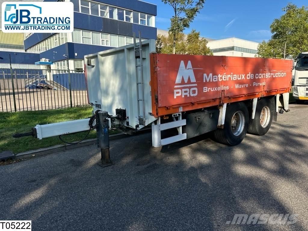 Thomas midden as Curtainsider trailers