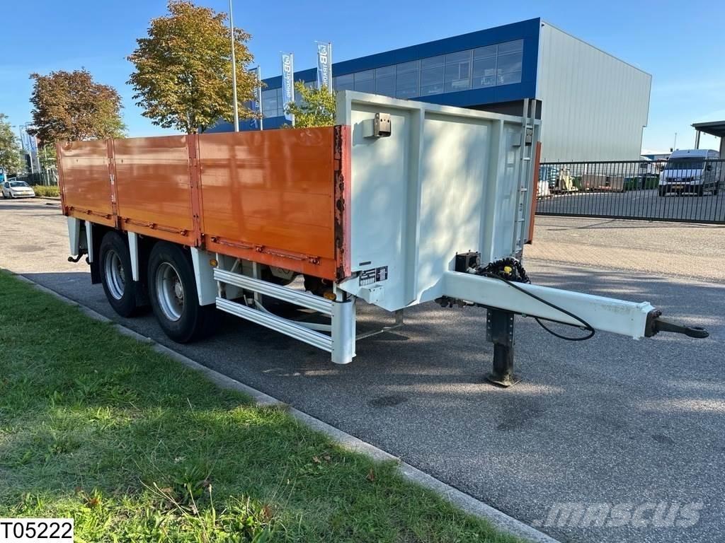 Thomas midden as Curtainsider trailers
