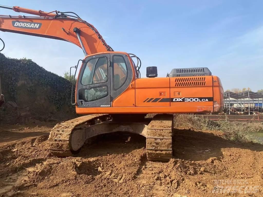 Doosan DX 300 LC Crawler excavators