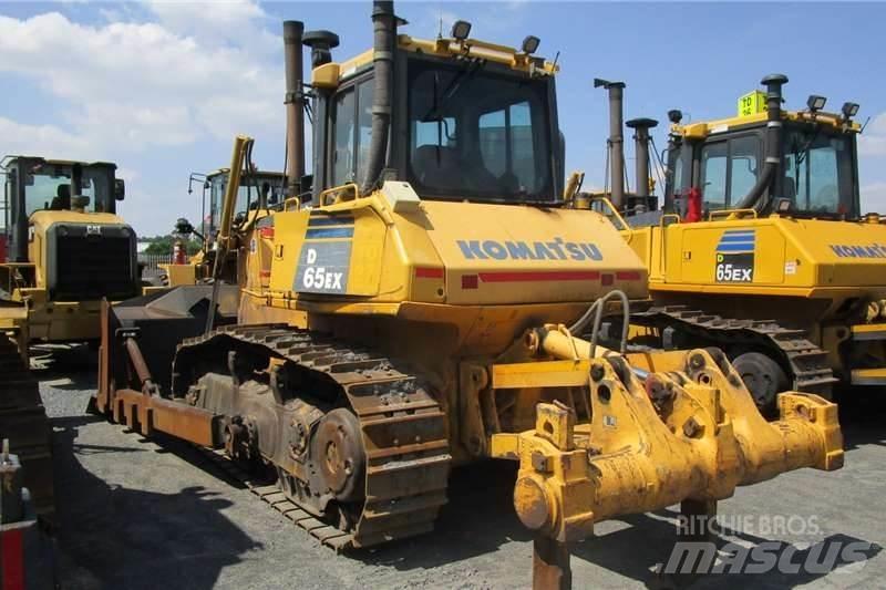Komatsu D65 EX-16 Crawler dozers