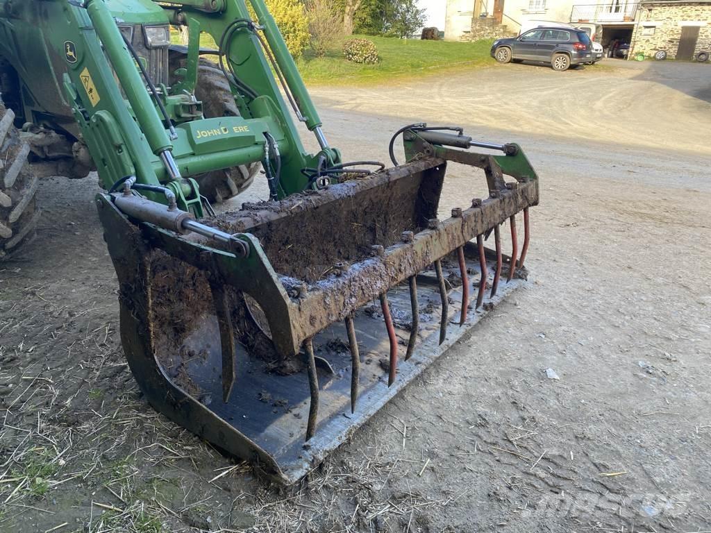 John Deere 5100 R Tractors
