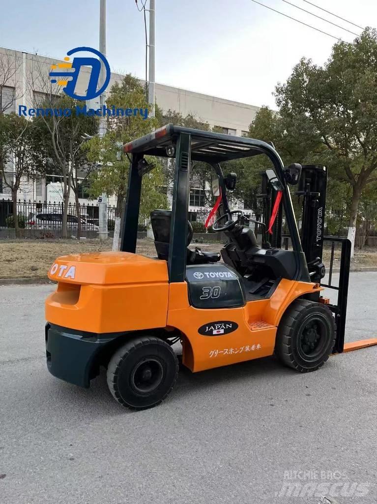 Toyota FD 30 Diesel trucks