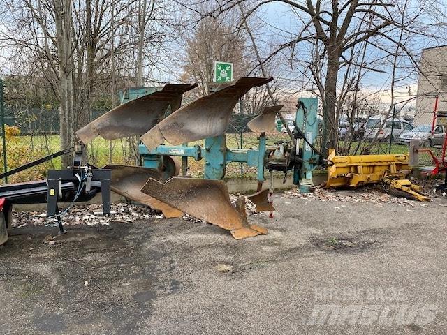  Nuova Comas bivomere Reversible ploughs