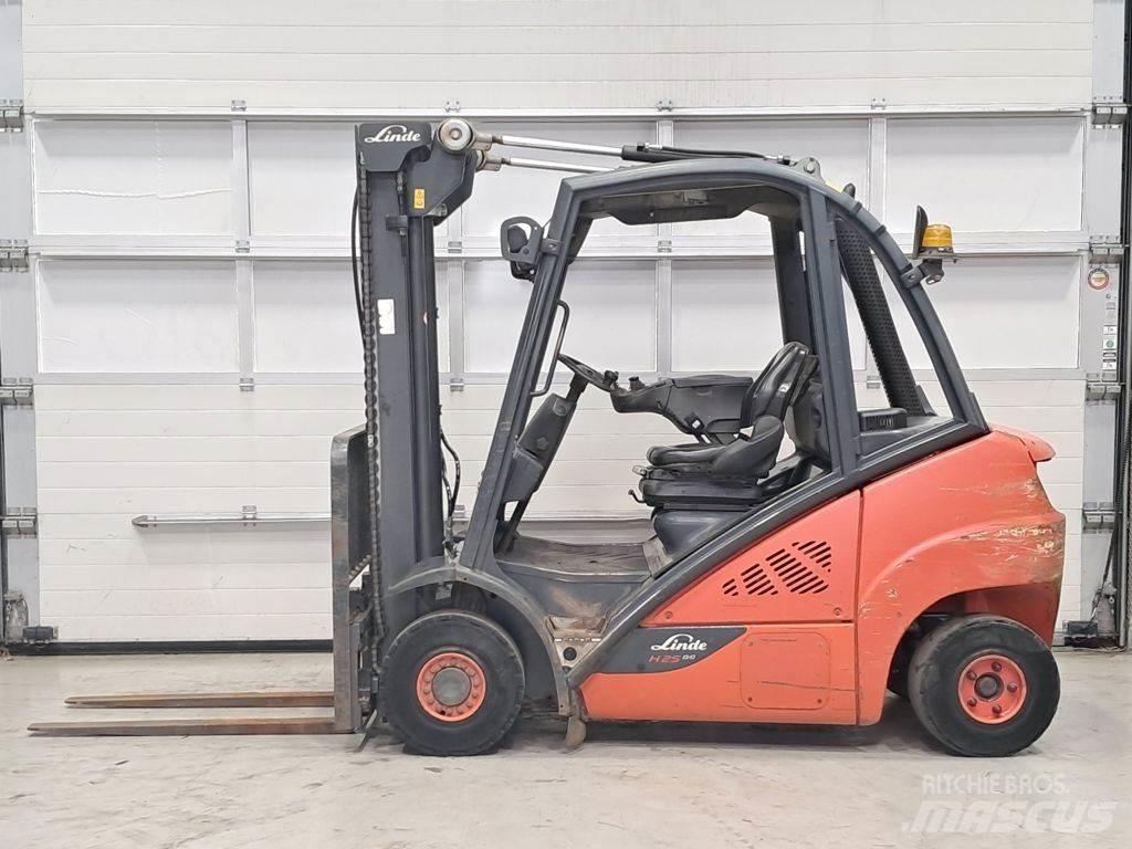 Linde H25D-02 Diesel trucks