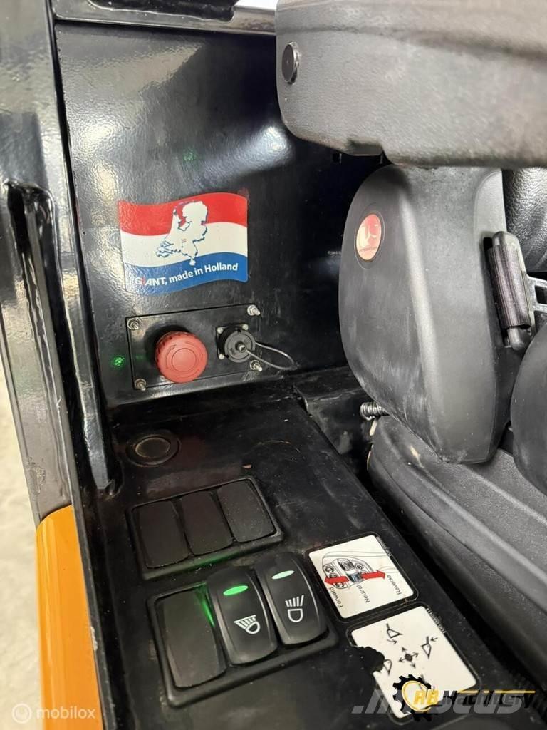 GiANT G2200E Wheel loaders