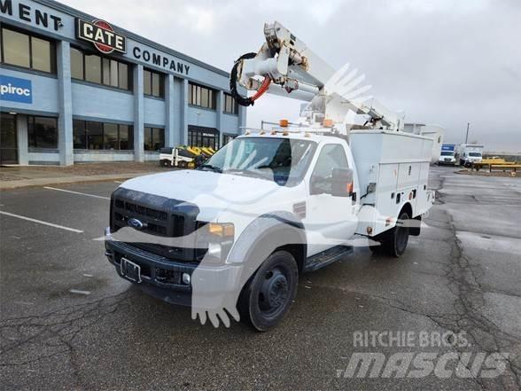 Altec AT37G Truck mounted platforms