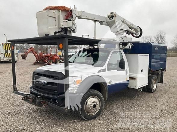 Altec AT37G Truck mounted platforms