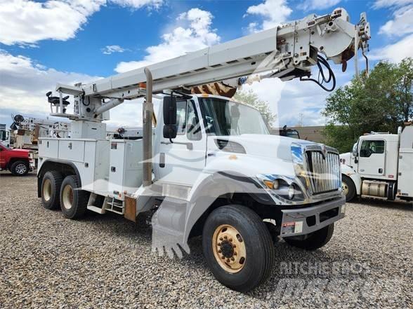 Altec D3060BTR Truck mounted platforms