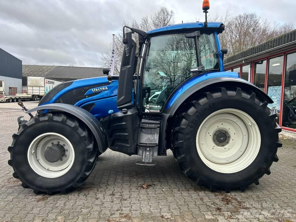 Valtra T 214 Versu Tractors