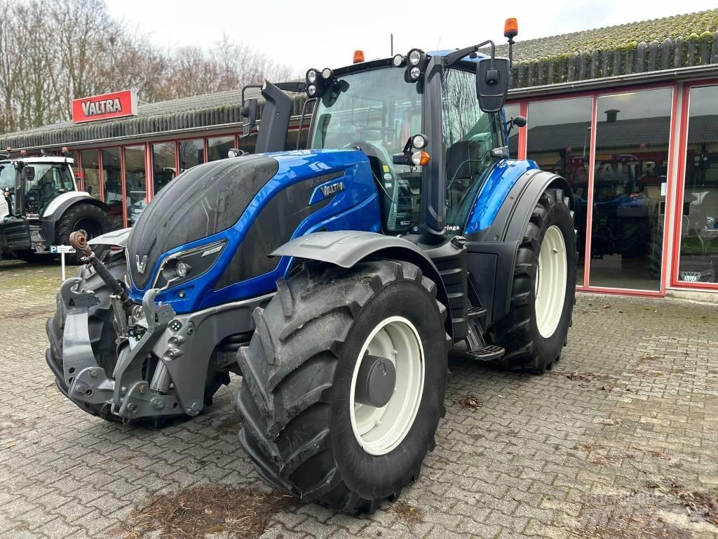 Valtra T 214 Versu Tractors