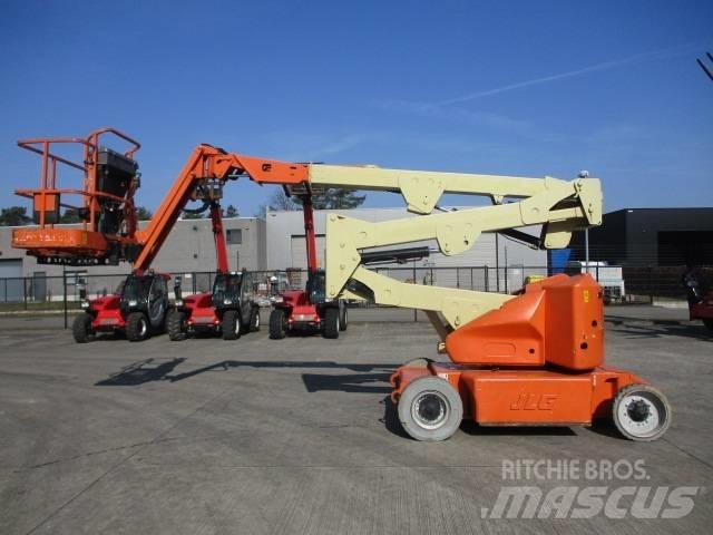 JLG E400AJP (817) Compact self-propelled boom lifts
