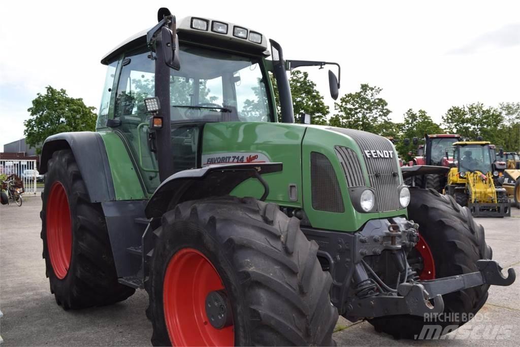Fendt 714 Vario Tractors