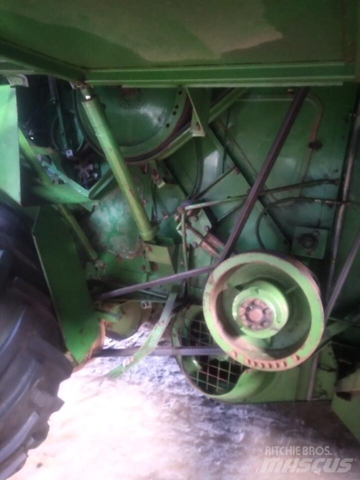 John Deere 1065 Combine harvesters