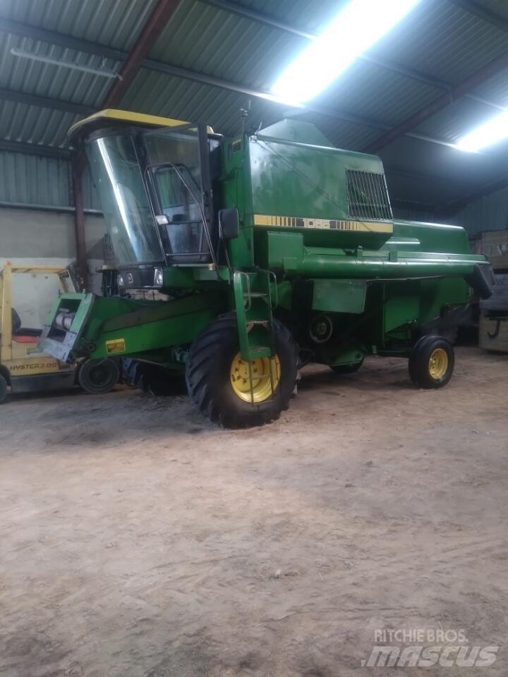 John Deere 1065 Combine harvesters