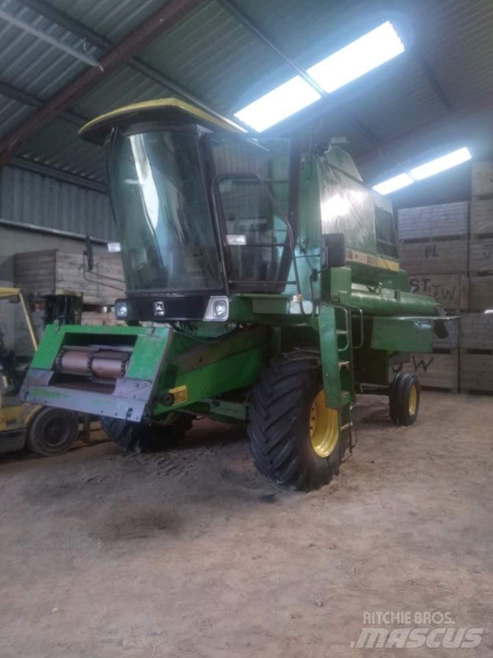 John Deere 1065 Combine harvesters
