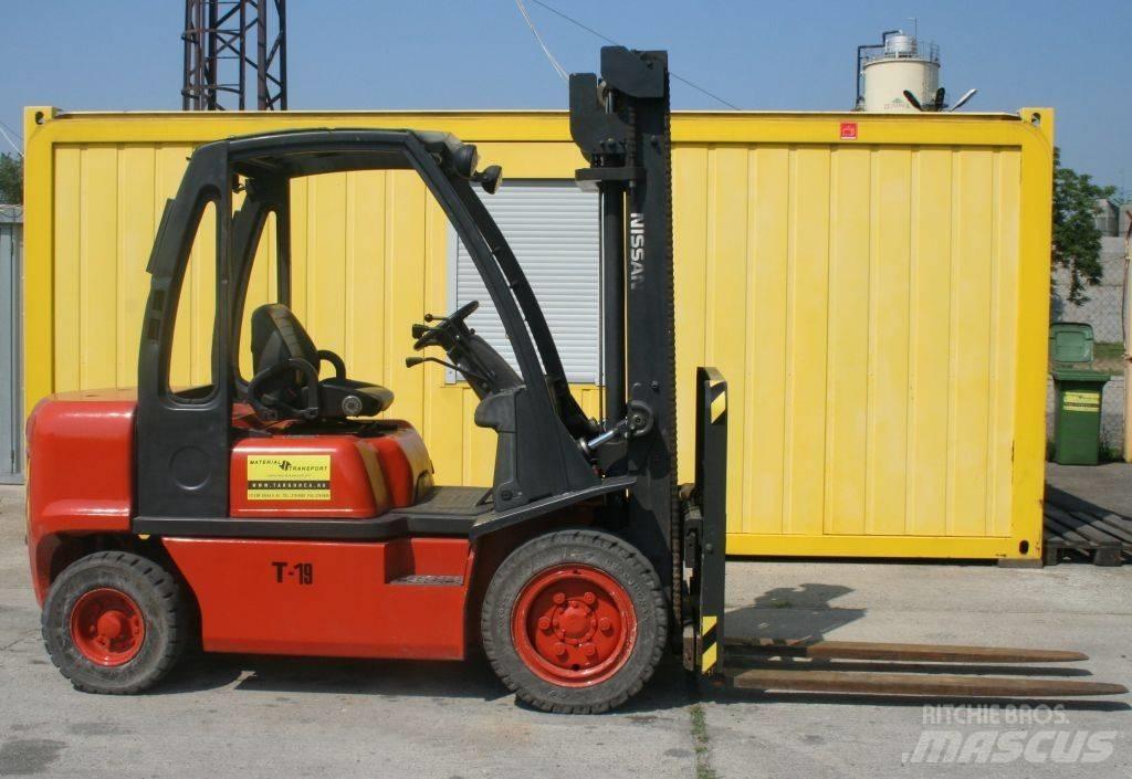 Nissan FGD09A30Q Diesel trucks