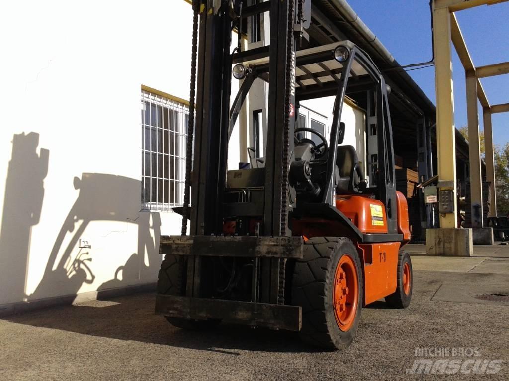 Nissan FGD09A30Q Diesel trucks