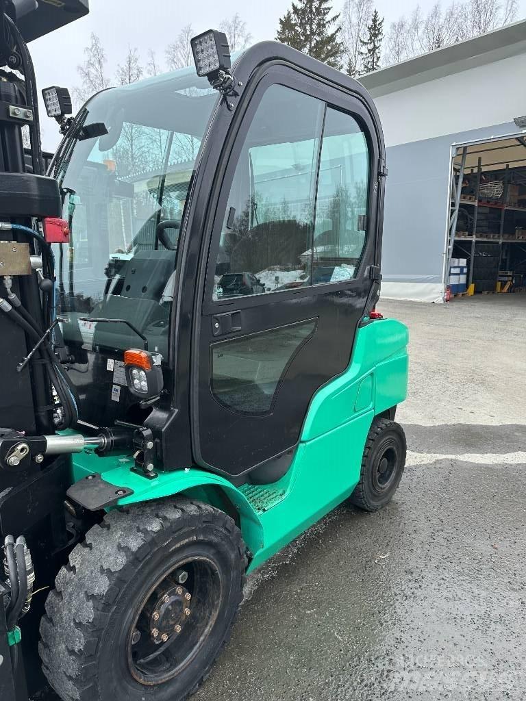 Mitsubishi FD 35 N Diesel trucks