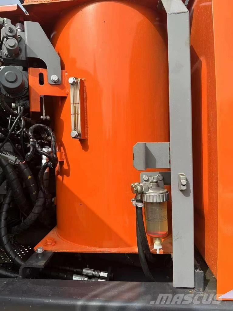 Hitachi 130 Crawler excavators