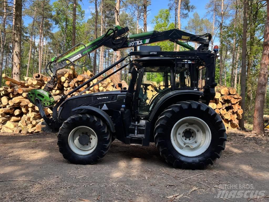 Valtra T183 Versu Tractors