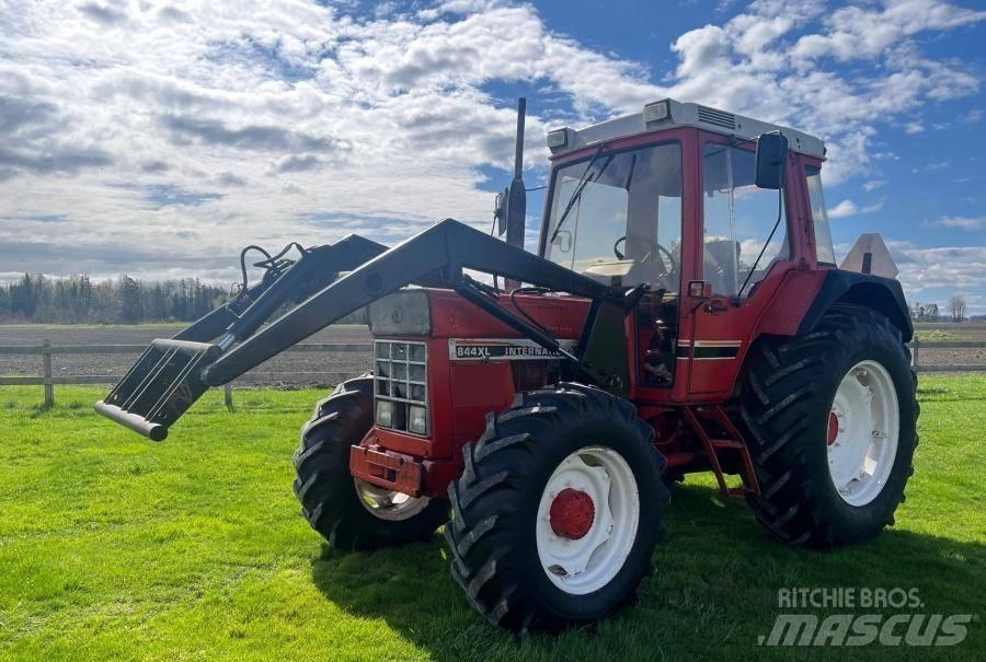 Case IH 844 XL Tractors