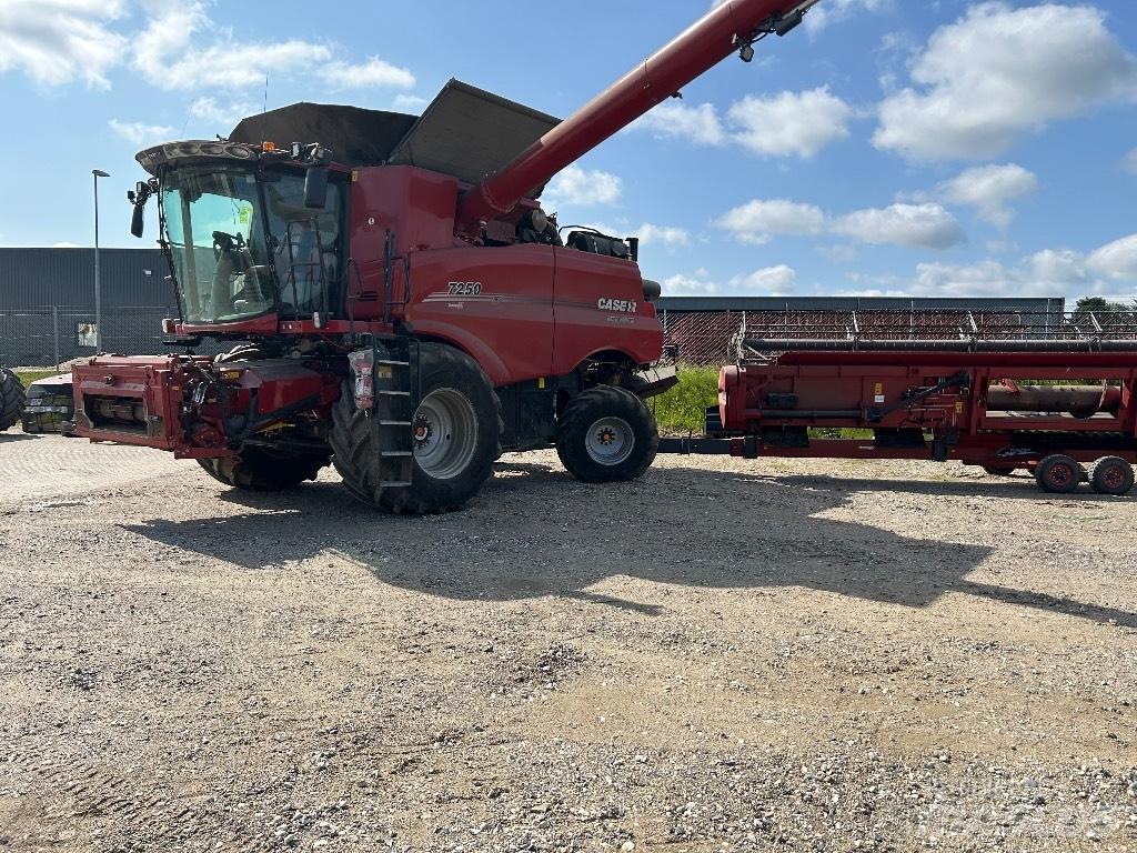 Case IH 7250 Combine harvesters