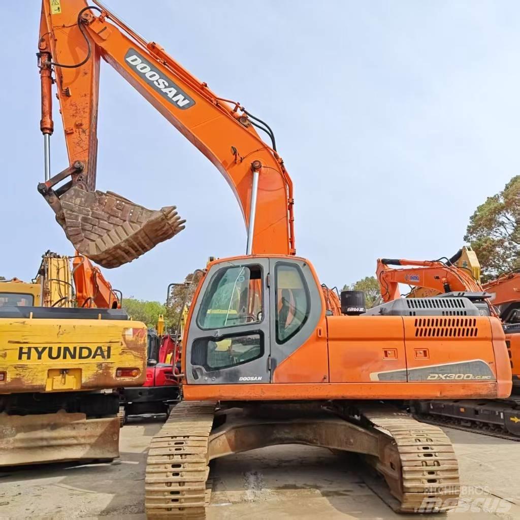 Doosan DX 300 LC Crawler excavators