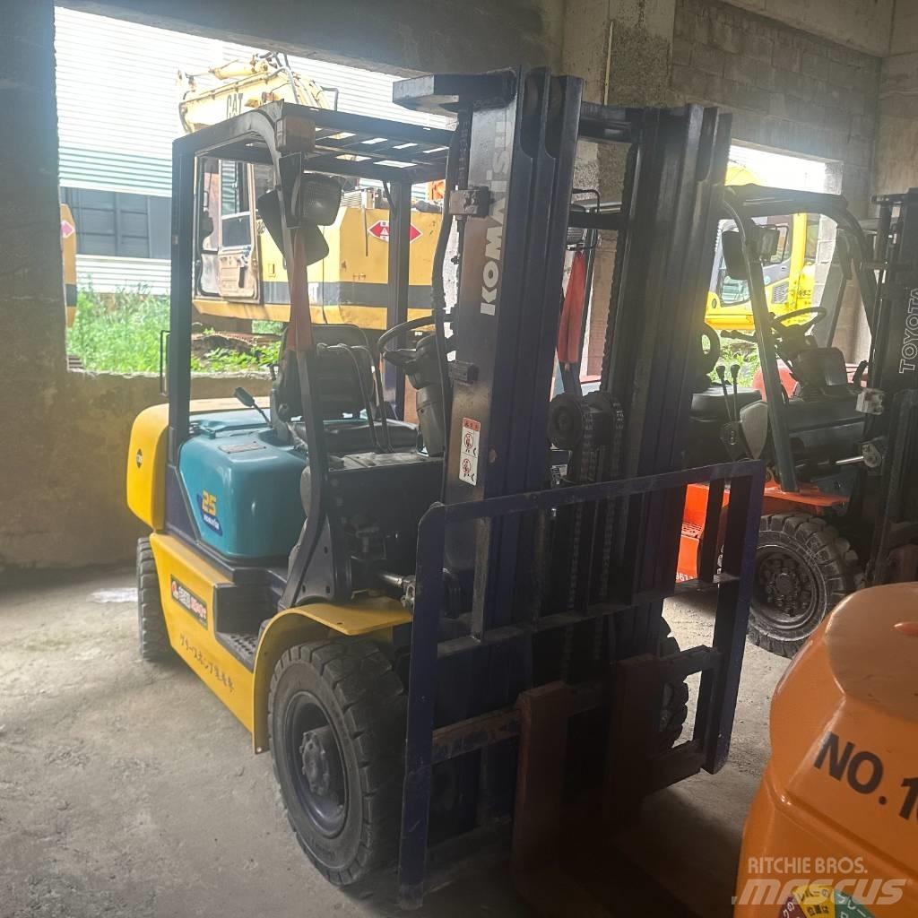 Komatsu F25T-14 Diesel trucks