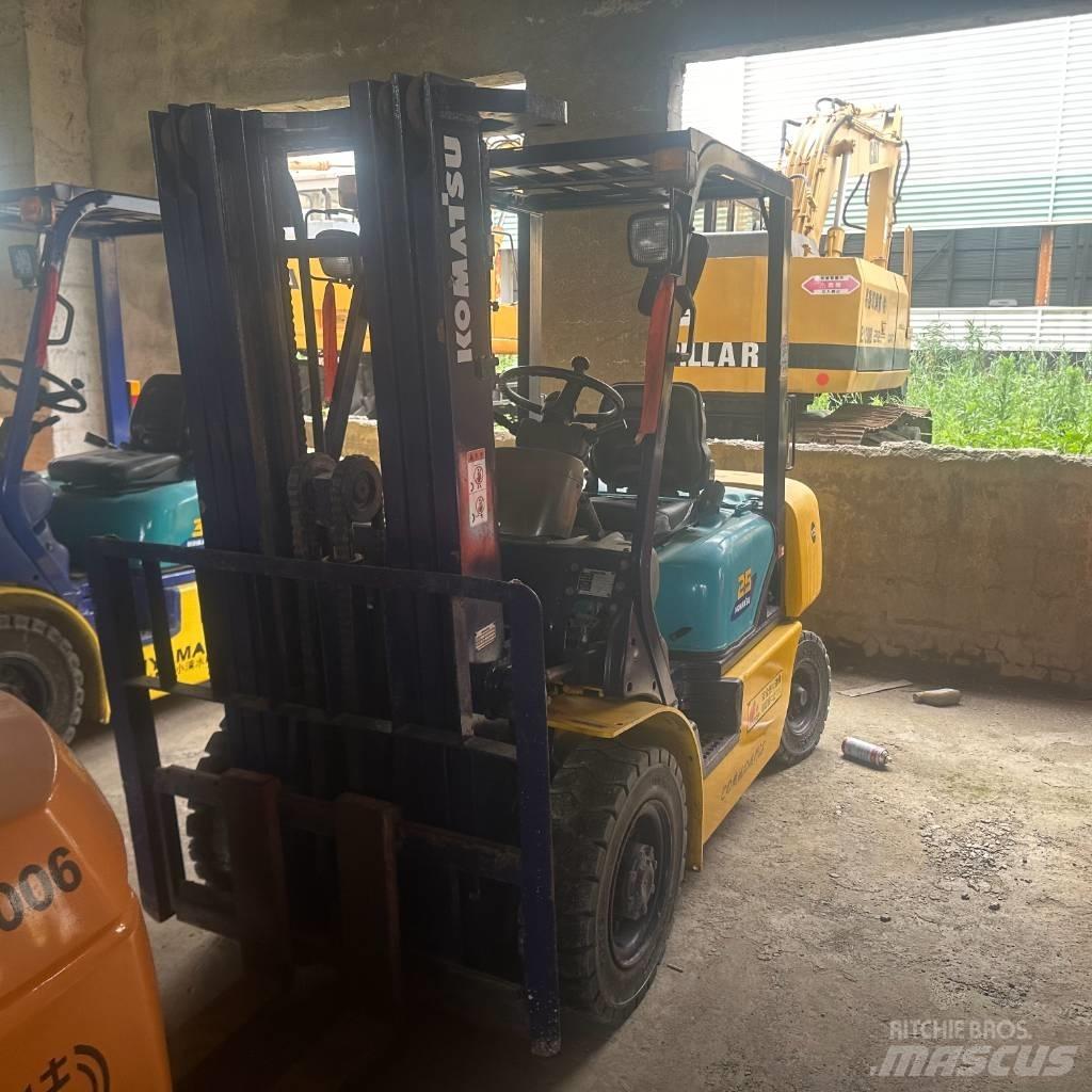 Komatsu F25T-14 Diesel trucks