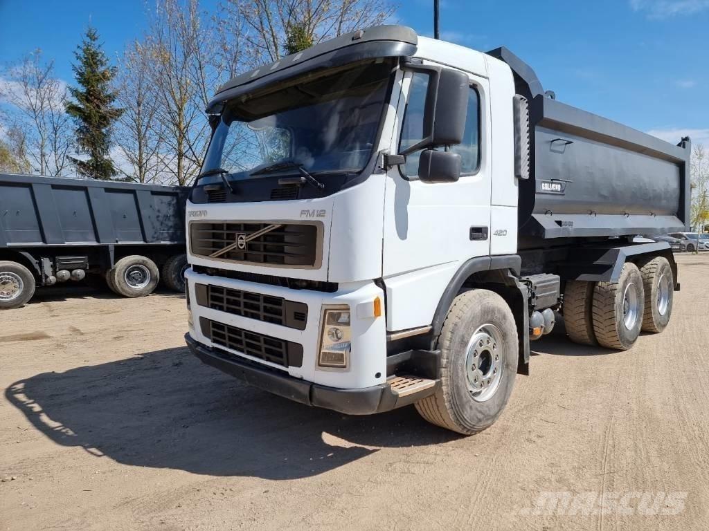 Volvo FM 420 6X4 Skip bin truck