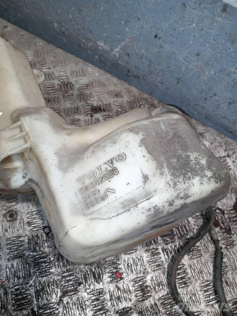 Volvo FH 12    20382656 Cabins and interior
