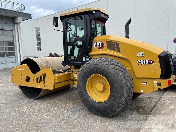 CAT CS 12GC Single drum rollers