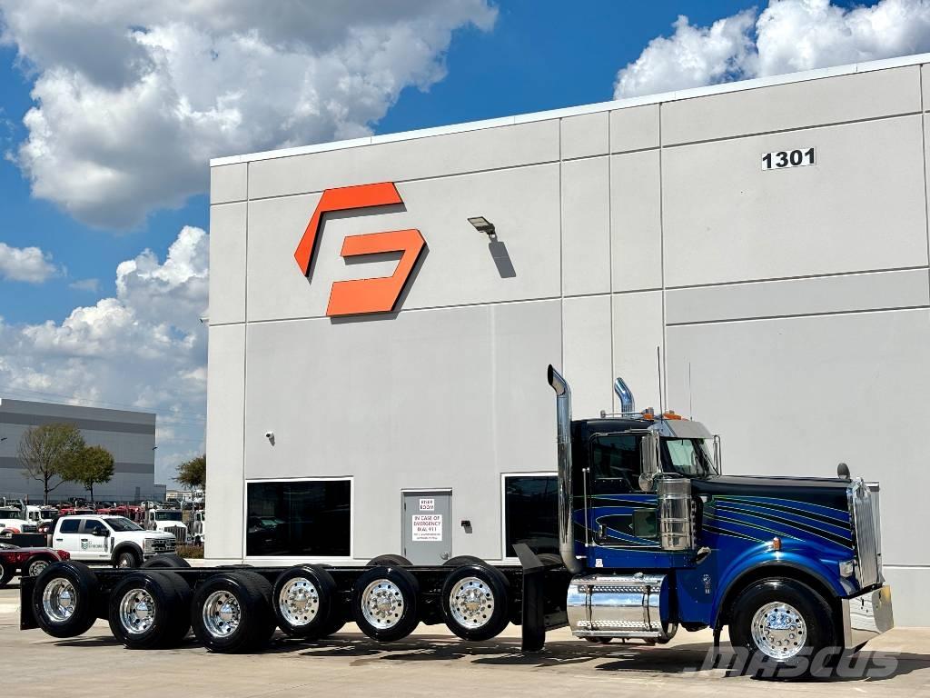 Kenworth W 900 Prime Movers