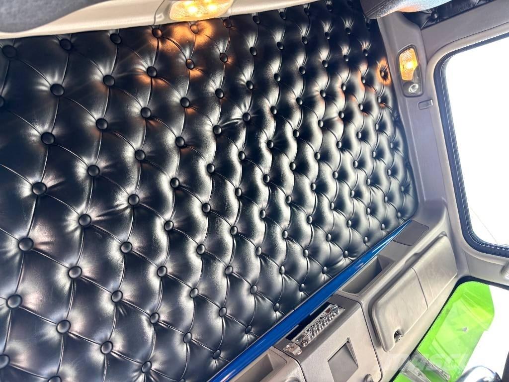 Kenworth W 900 Prime Movers