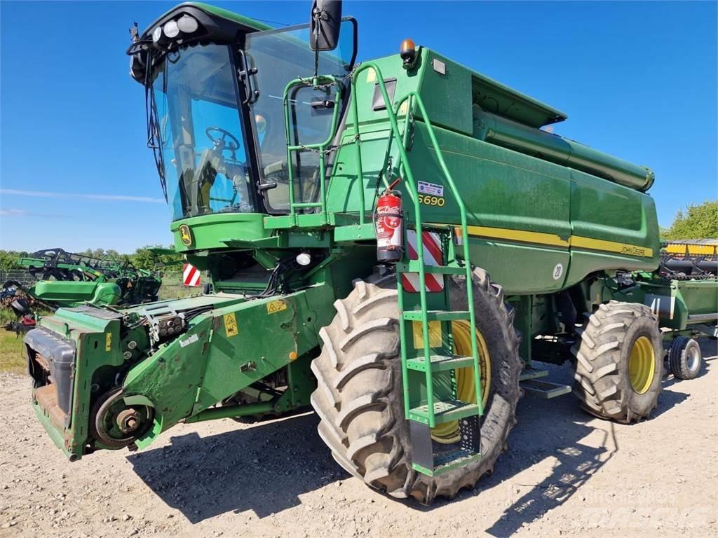 John Deere S690 Combine harvesters