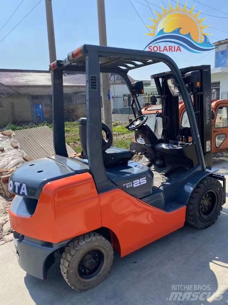 Toyota FD25 Diesel trucks