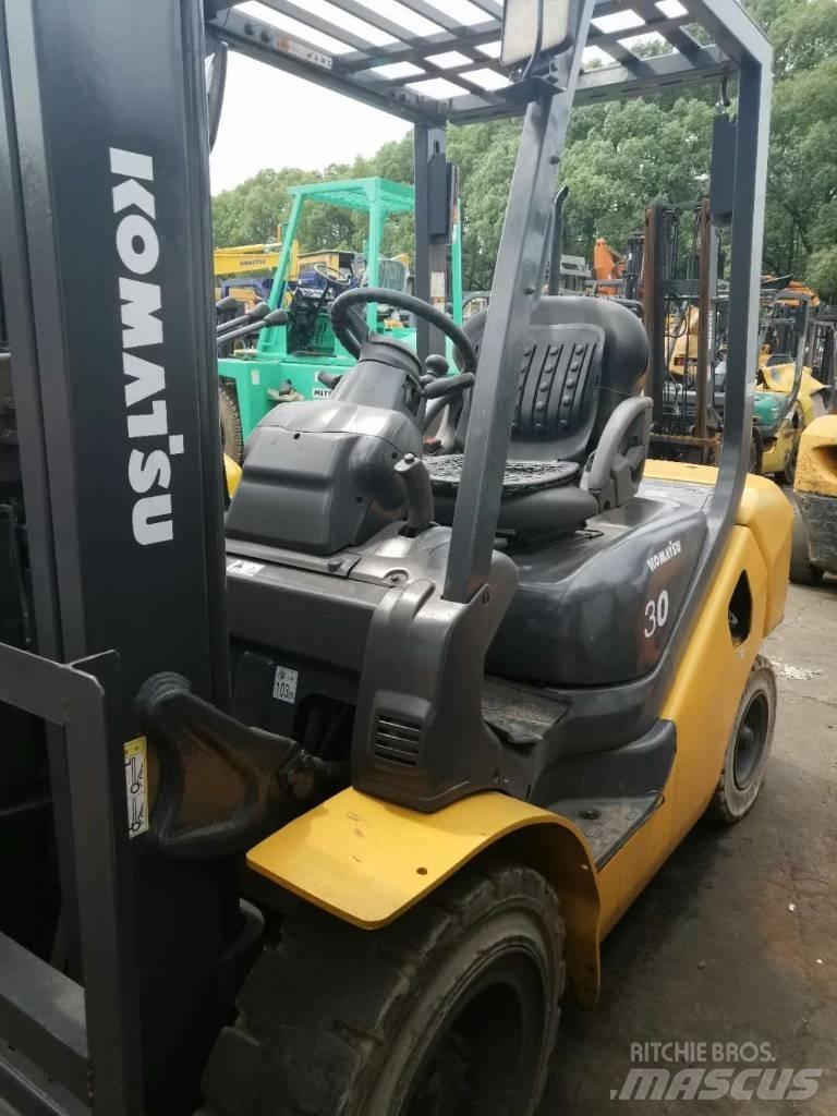 Komatsu 30 Telescopic handlers