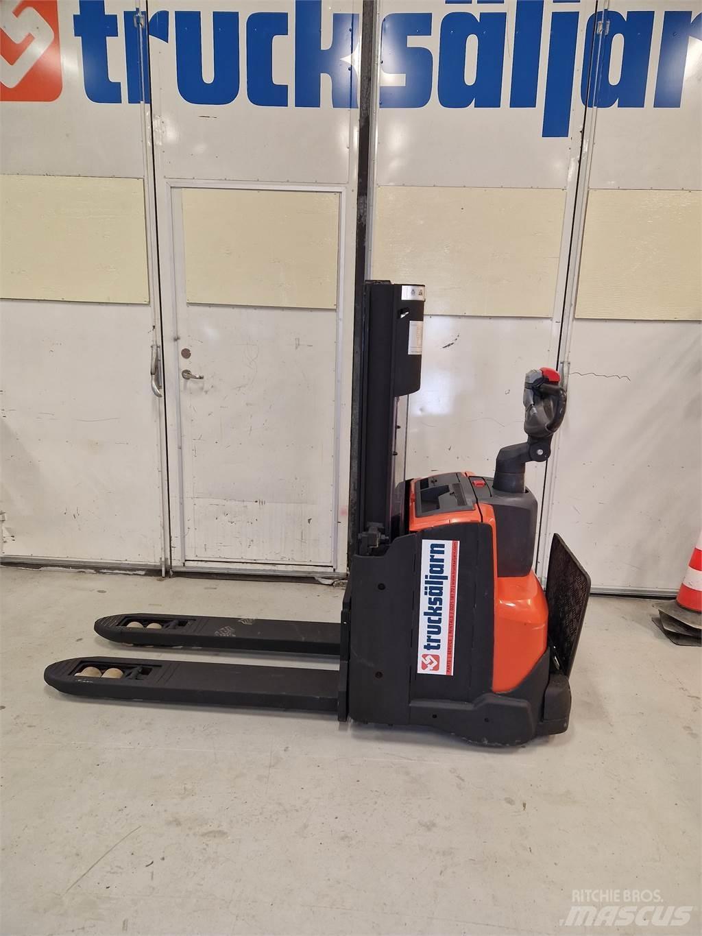 Toyota SWE200D Low lift with platform