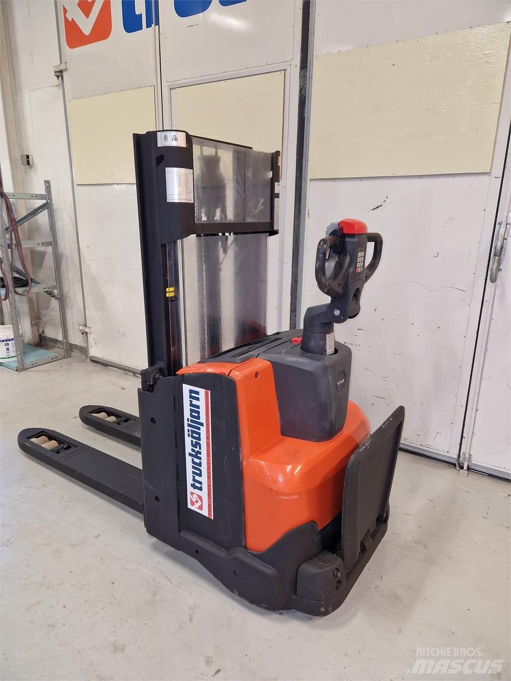 Toyota SWE200D Low lift with platform