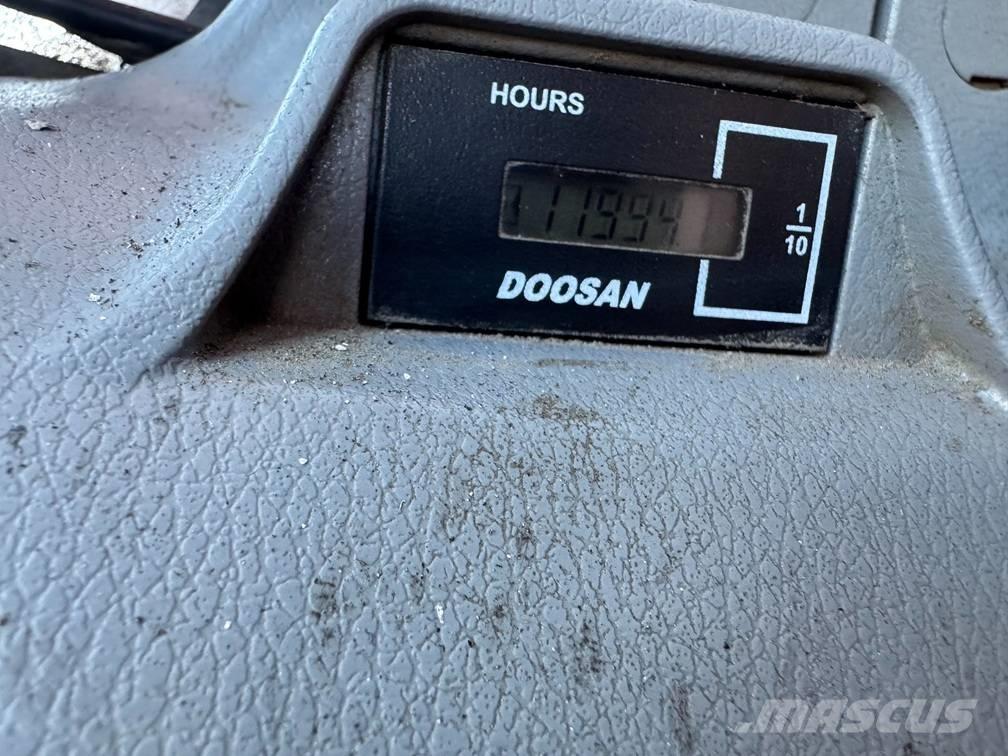 Doosan DX 170 W - 5 Wheeled excavators