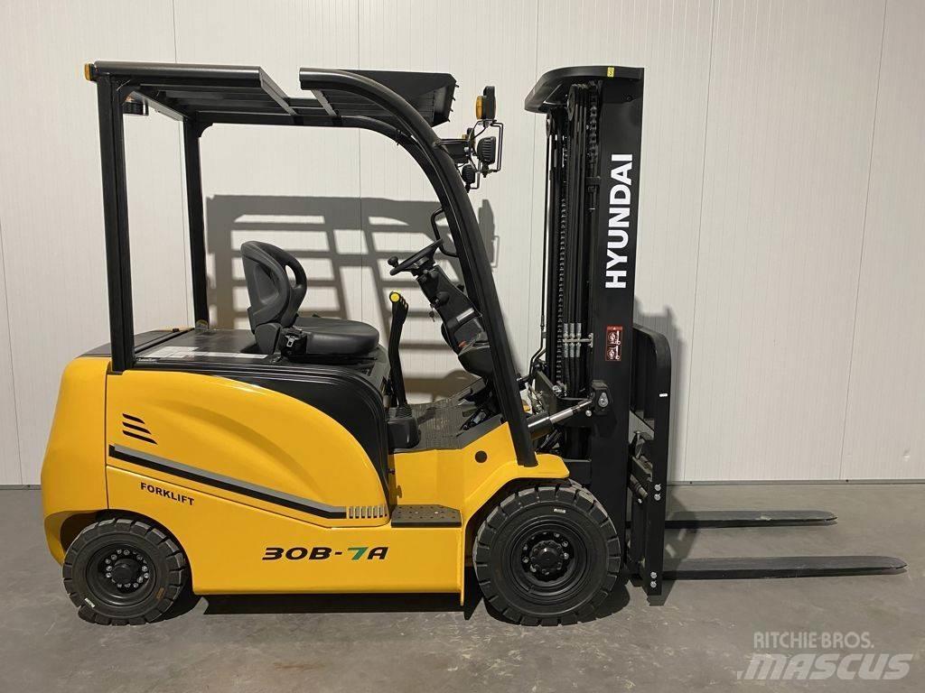 Hyundai 30B-7A Electric forklift trucks