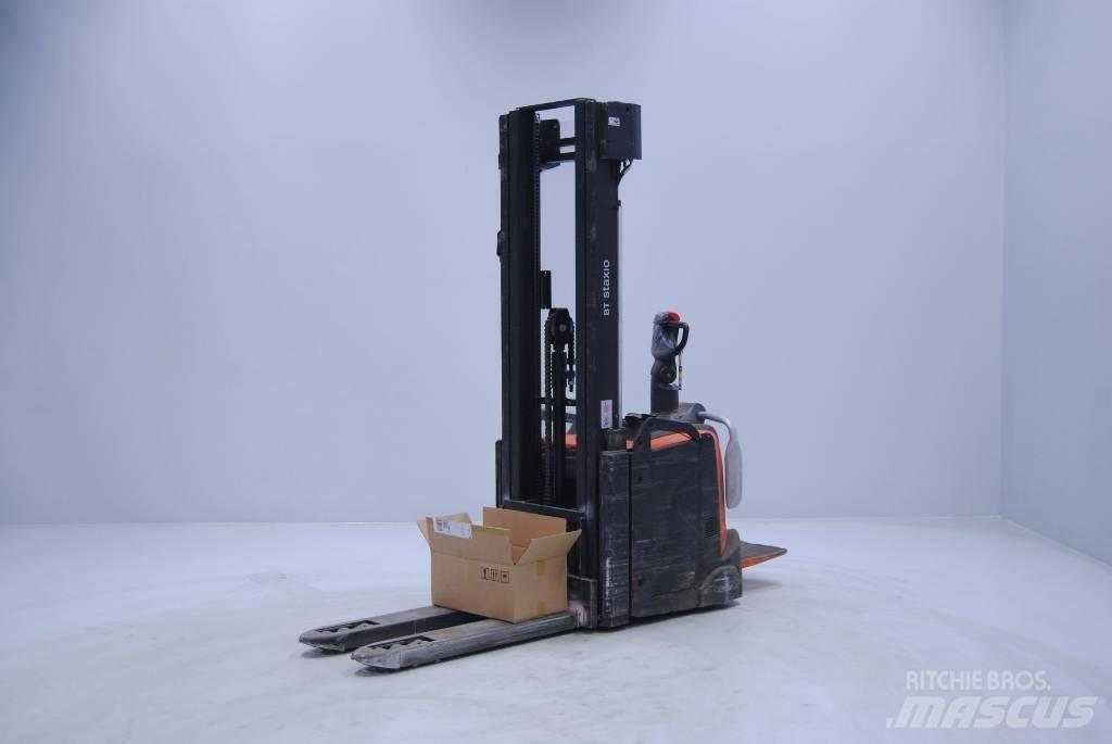 Toyota SPE140L Pedestrian stacker