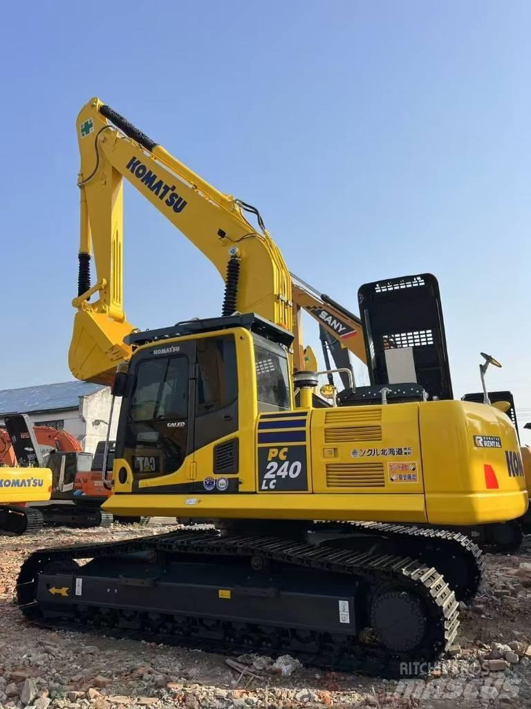 Komatsu 240 LC-8 Crawler excavators