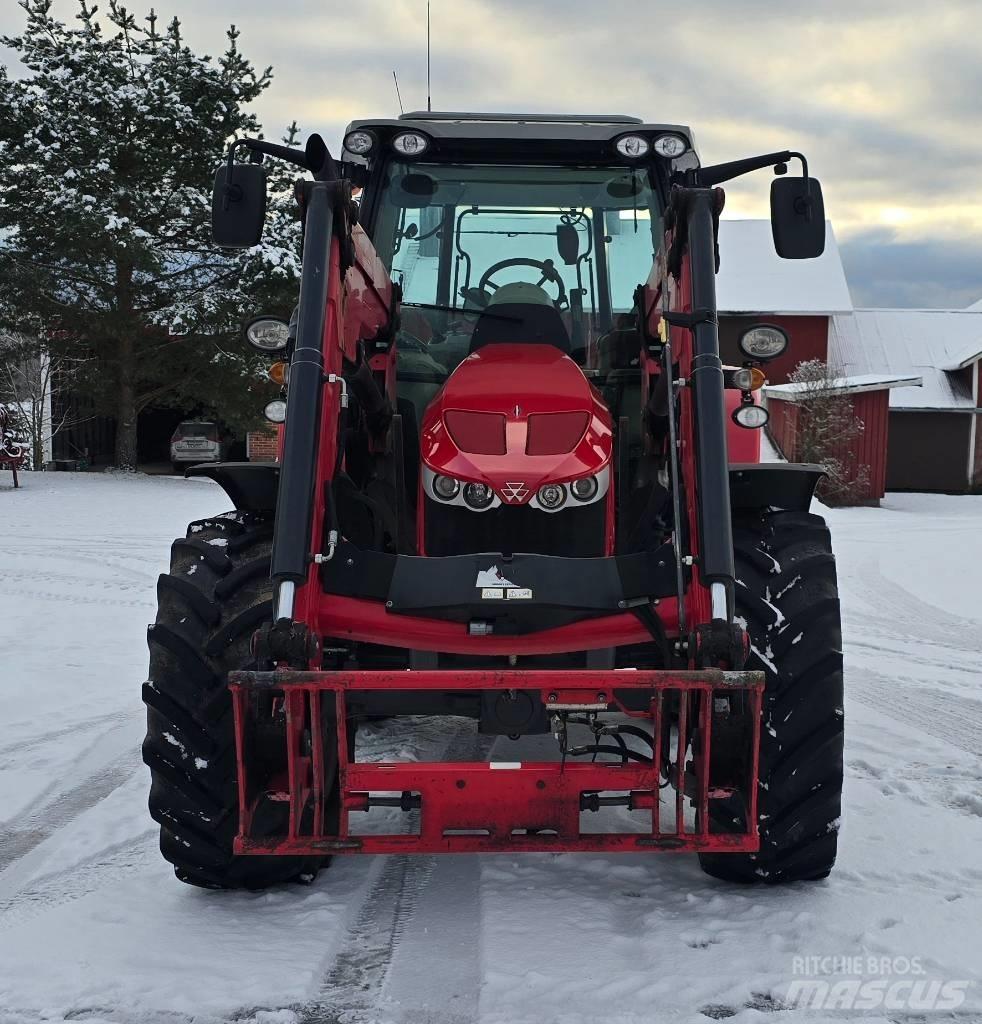 Massey Ferguson 5613 Tractors