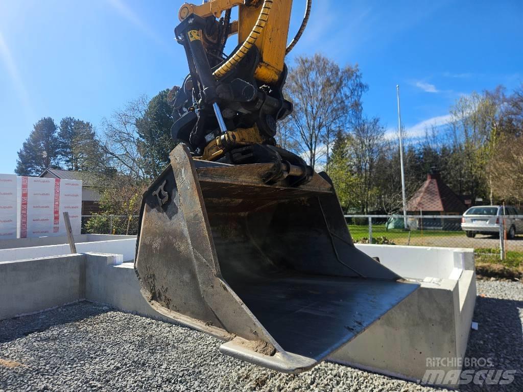 JCB 245 XLR Crawler excavators