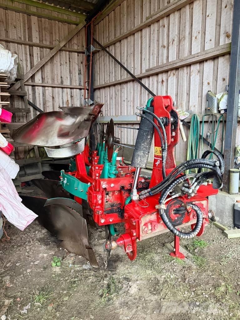 Kverneland ES85 Reversible ploughs