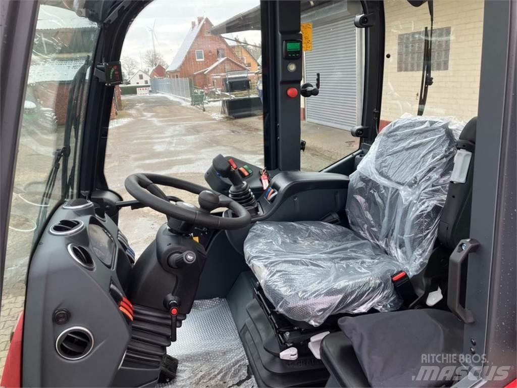 Schäffer 9640T Mini loaders